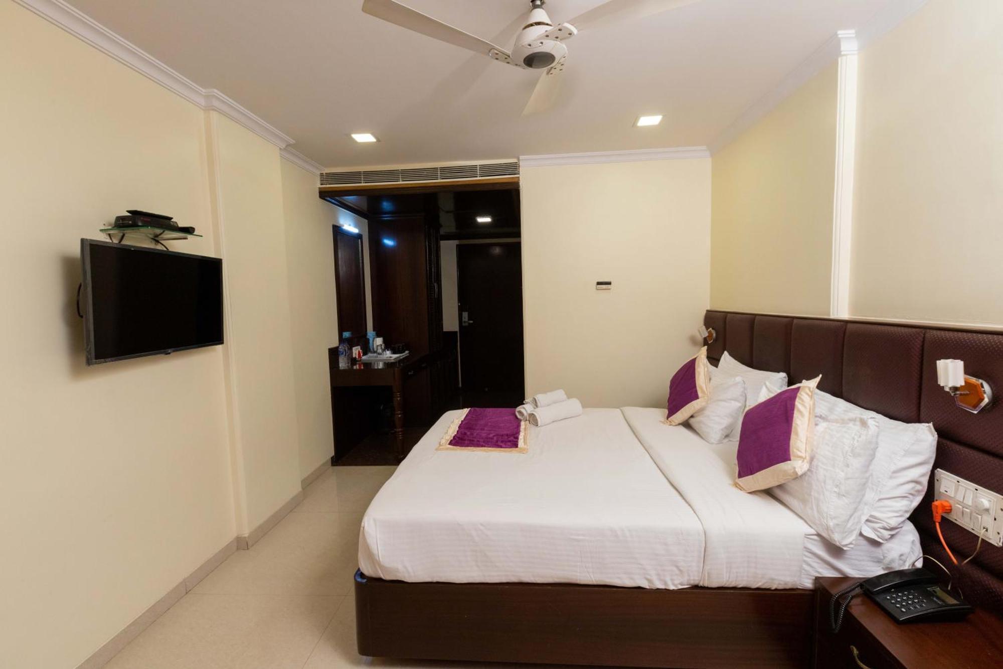 The Ontime Hotel - Mumbai — Photos 1